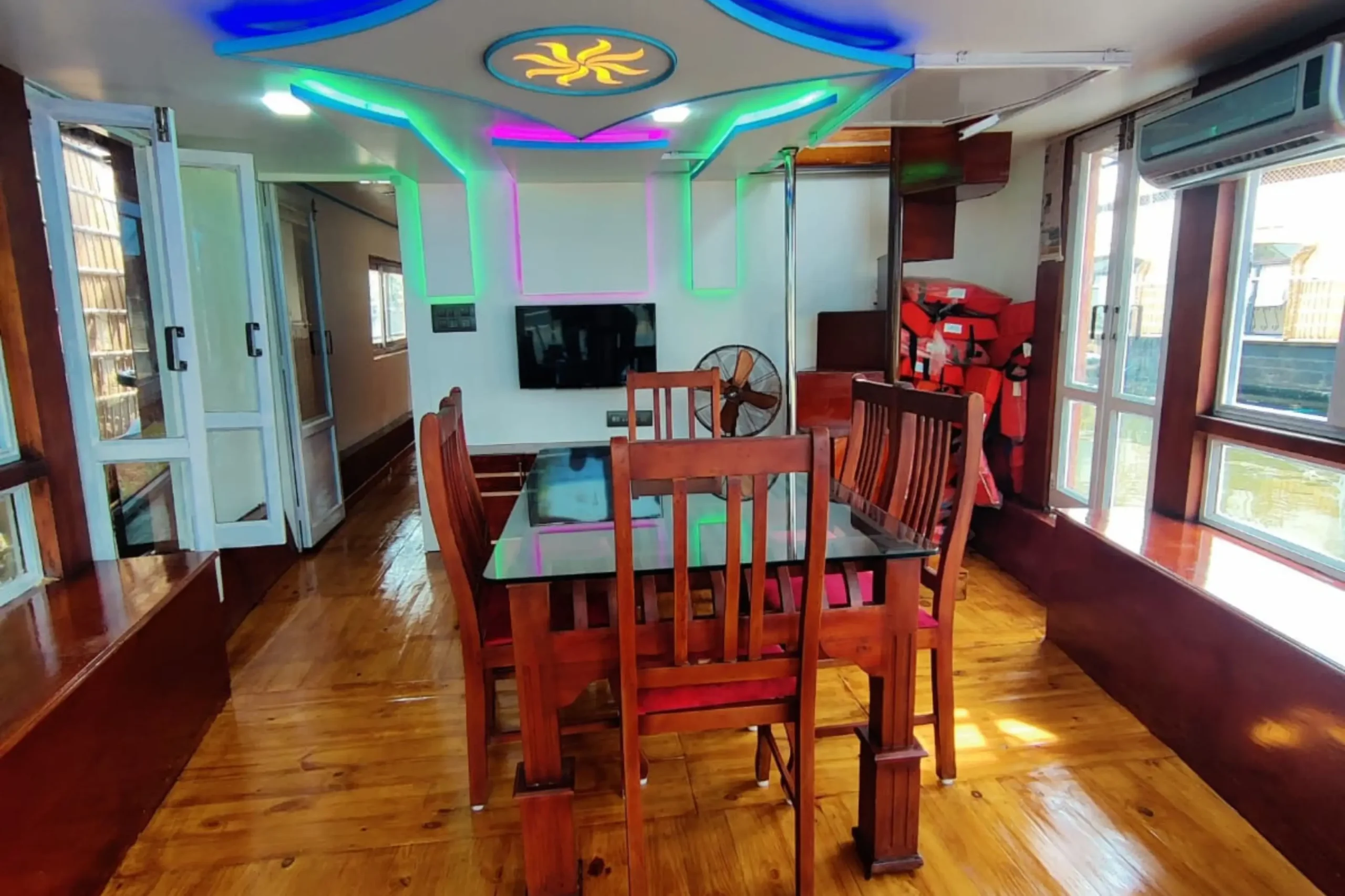 Luxury Munnar Honeymoon Package with Private Pool Villa (3 Nights / 4 Days) from Bangalore in Kochi Airport / Ernakulam Railway Station