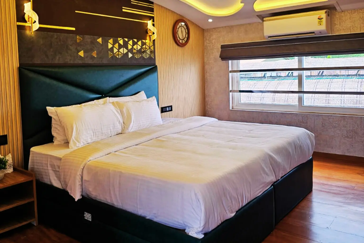 Kerala Honeymoon Package – Munnar, Thekkady & Alleppey Houseboat (5 Nights / 6 Days) from Madurai in Kochi Airport / Ernakulam Railway Station