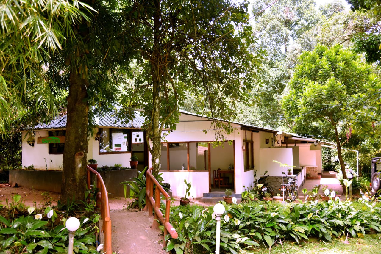 Munnar, Vagamon & Alleppey Houseboat Package (5 Nights / 6 Days) from Chennai in Kochi Airport / Ernakulam Railway Station