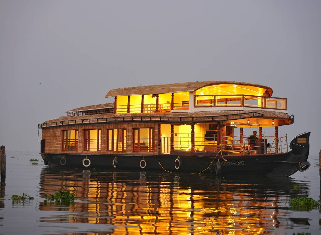 Munnar, Kolukkumalai Sunrise & Vattavada Adventure Package (3 Nights / 4 Days) from Theni in Kochi Airport / Ernakulam Railway Station