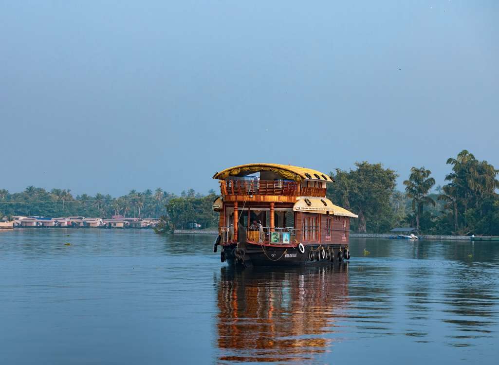 Kerala Temple & Pilgrimage Tour Package (5 Nights / 6 Days) from Madurai in Kochi Airport / Ernakulam Railway Station