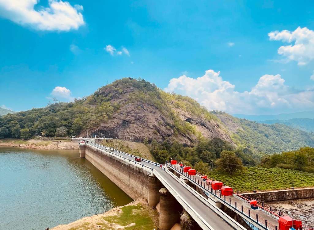 Munnar Adventure Jeep Safari Package (3 Nights / 4 Days) from Kochi in Kochi Airport / Ernakulam Railway Station