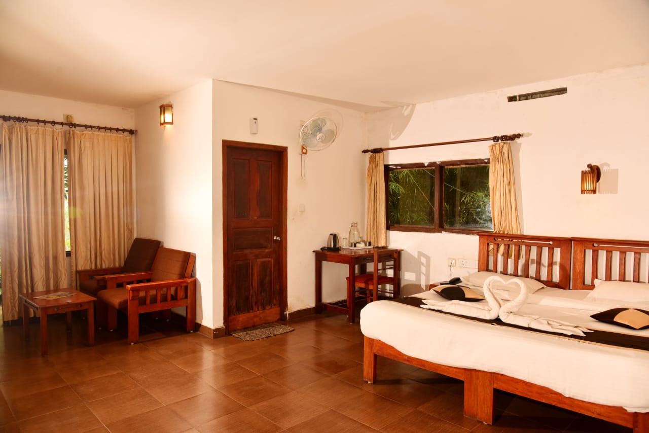 Munnar, Thekkady & Alleppey Houseboat Package (5 Nights / 6 Days) from Madurai in Kochi Airport / Ernakulam Railway Station