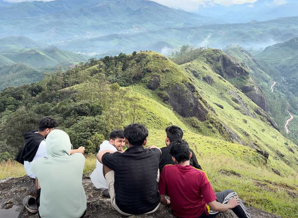 Munnar, Vagamon & Alleppey Houseboat Package (5 Nights / 6 Days) from Madurai in Kochi Airport / Ernakulam Railway Station