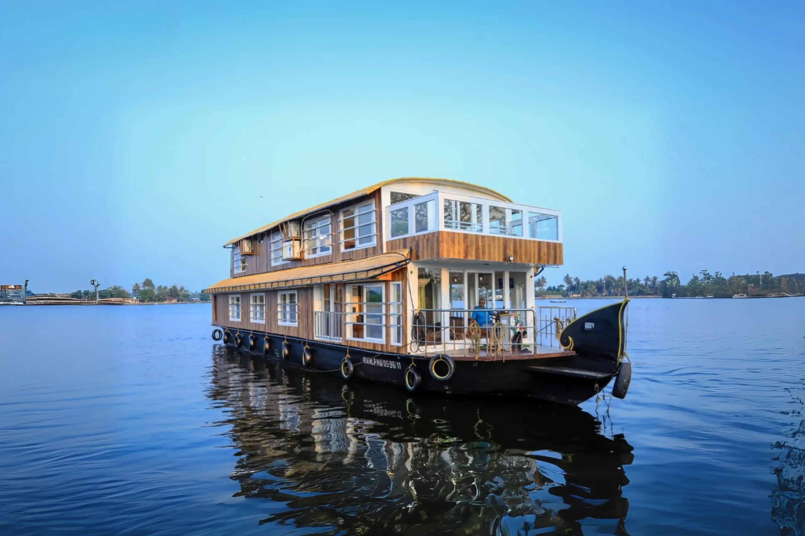 5 Bedroom Premium Houseboat in Alleppey