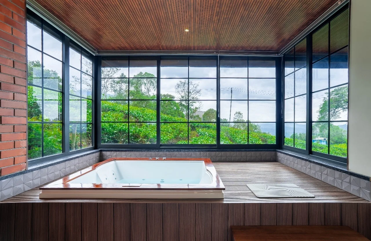 3 Night 4 Days Honeymoon Pool Villa Munnar + Luxury Jacuzzi Houseboat Package in Munnar & Alleppey, Kerala