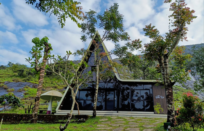 A frame Pool Villa in Mamalakandam