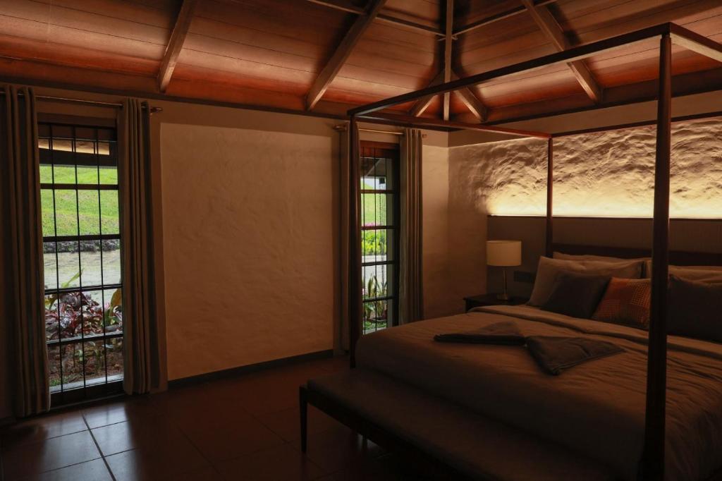 Munnar Luxury Honeymoon Package (2 Nights / 3 Days) from Madurai in Kochi Airport / Ernakulam Railway Station