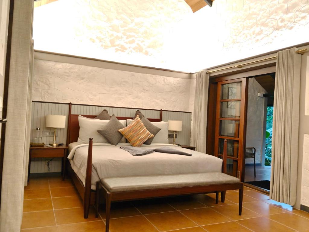 Munnar Private Pool Villa Package (2 Nights / 3 Days) from Bangalore in Kochi Airport / Ernakulam Railway Station