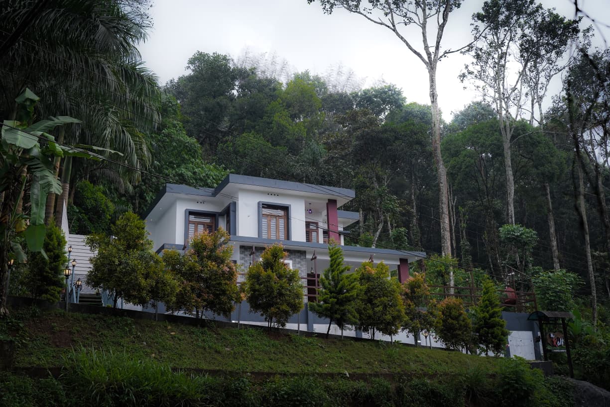 3 Bedroom private pool villa in Munnar, Thokkupara