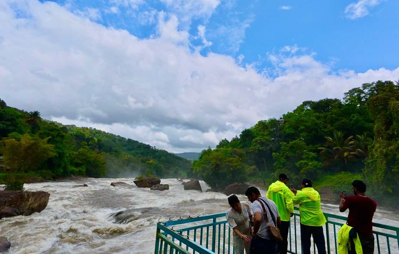 Munnar Budget Tour Package (2 Nights / 3 Days) from Bangalore in Kochi Airport / Ernakulam Railway Station