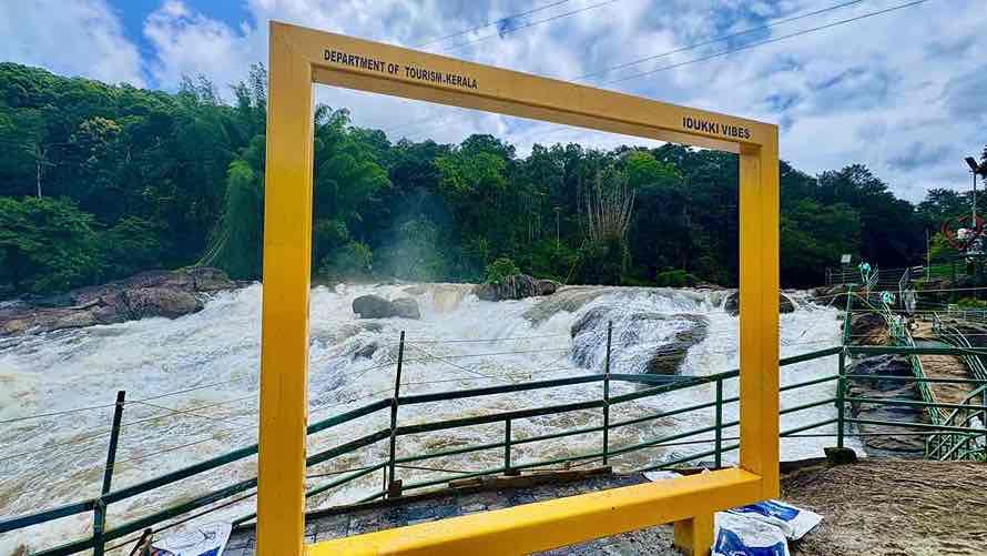 Munnar, Vagamon & Alleppey Houseboat Package (5 Nights / 6 Days) from Trichy in Kochi Airport / Ernakulam Railway Station