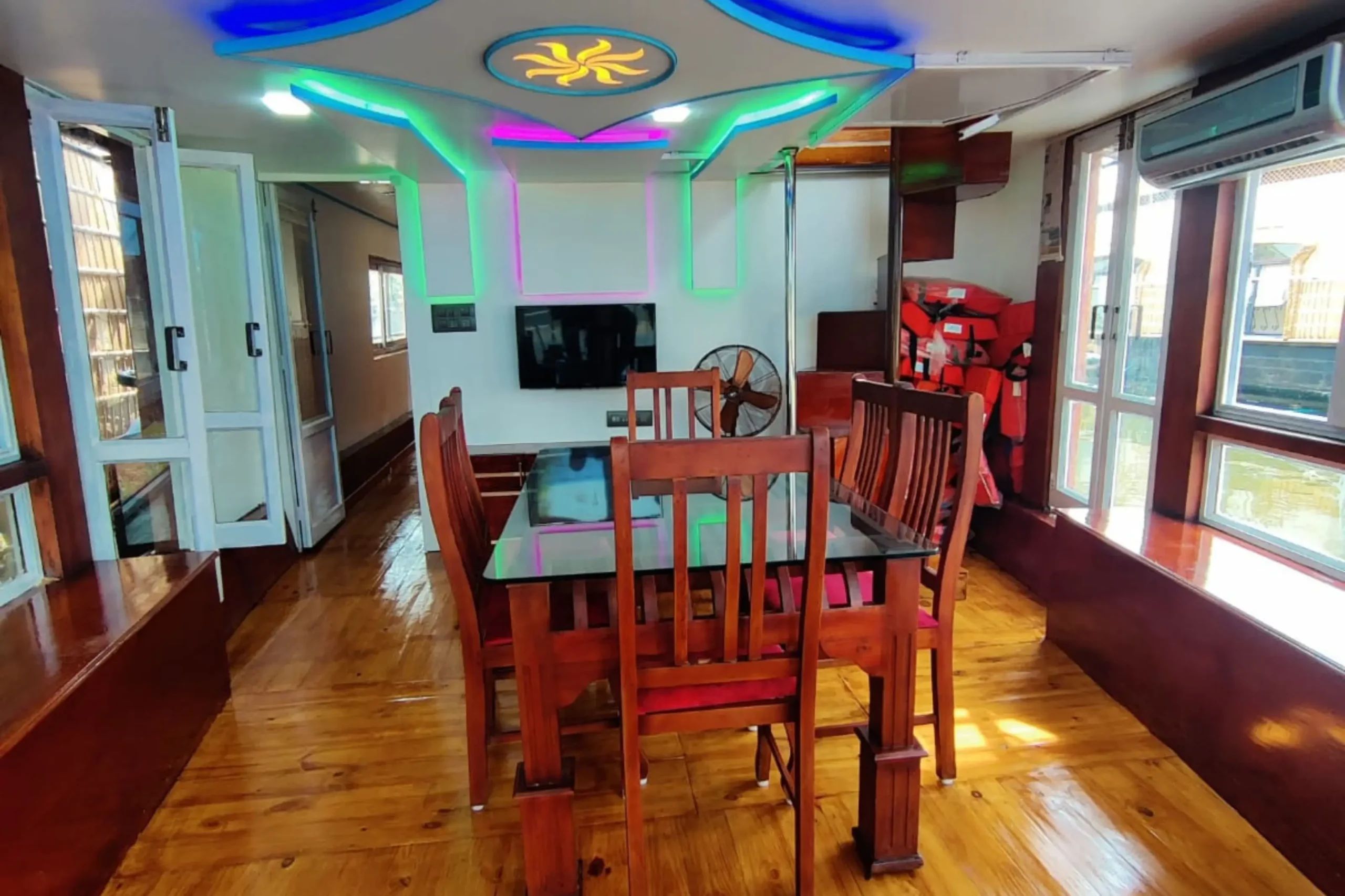 Luxury Munnar Honeymoon Package with Private Pool Villa (3 Nights / 4 Days) from Bangalore in Kochi Airport / Ernakulam Railway Station