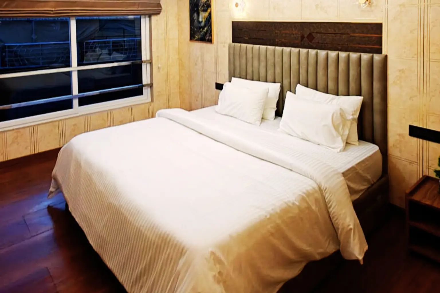 Kerala Honeymoon Package – Munnar, Thekkady & Alleppey Houseboat (5 Nights / 6 Days) from Coimbatore in Kochi Airport / Ernakulam Railway Station