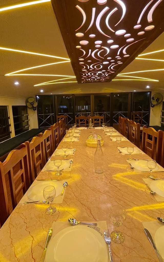6 Bedroom Deluxe Houseboat With Upper Deck in Pallathuruthy