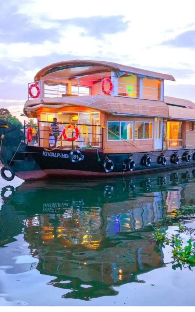 2 Bedroom Premium Houseboat With Upper Deck in Alleppey