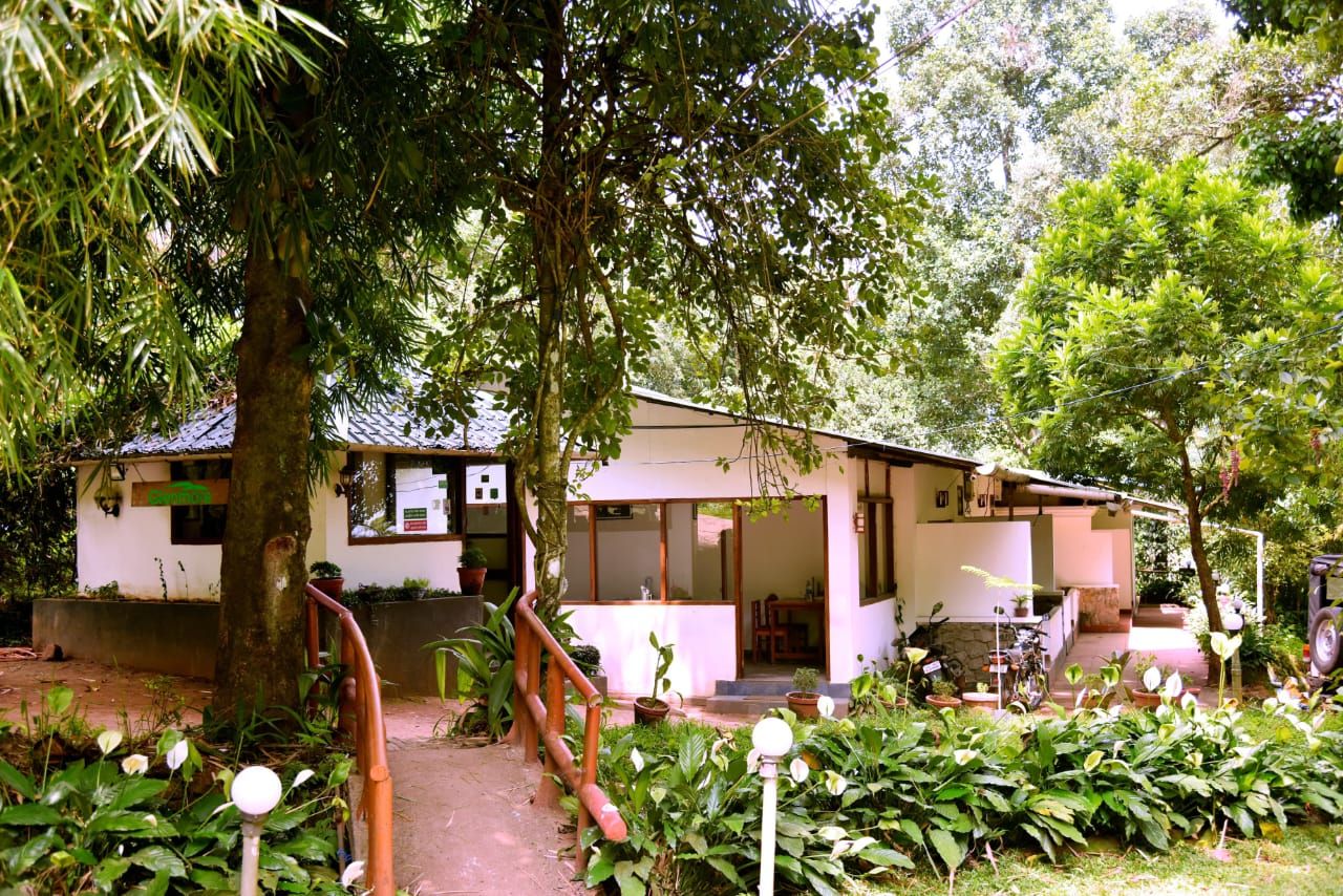 Munnar, Vagamon & Alleppey Houseboat Package (5 Nights / 6 Days) from Chennai in Kochi Airport / Ernakulam Railway Station
