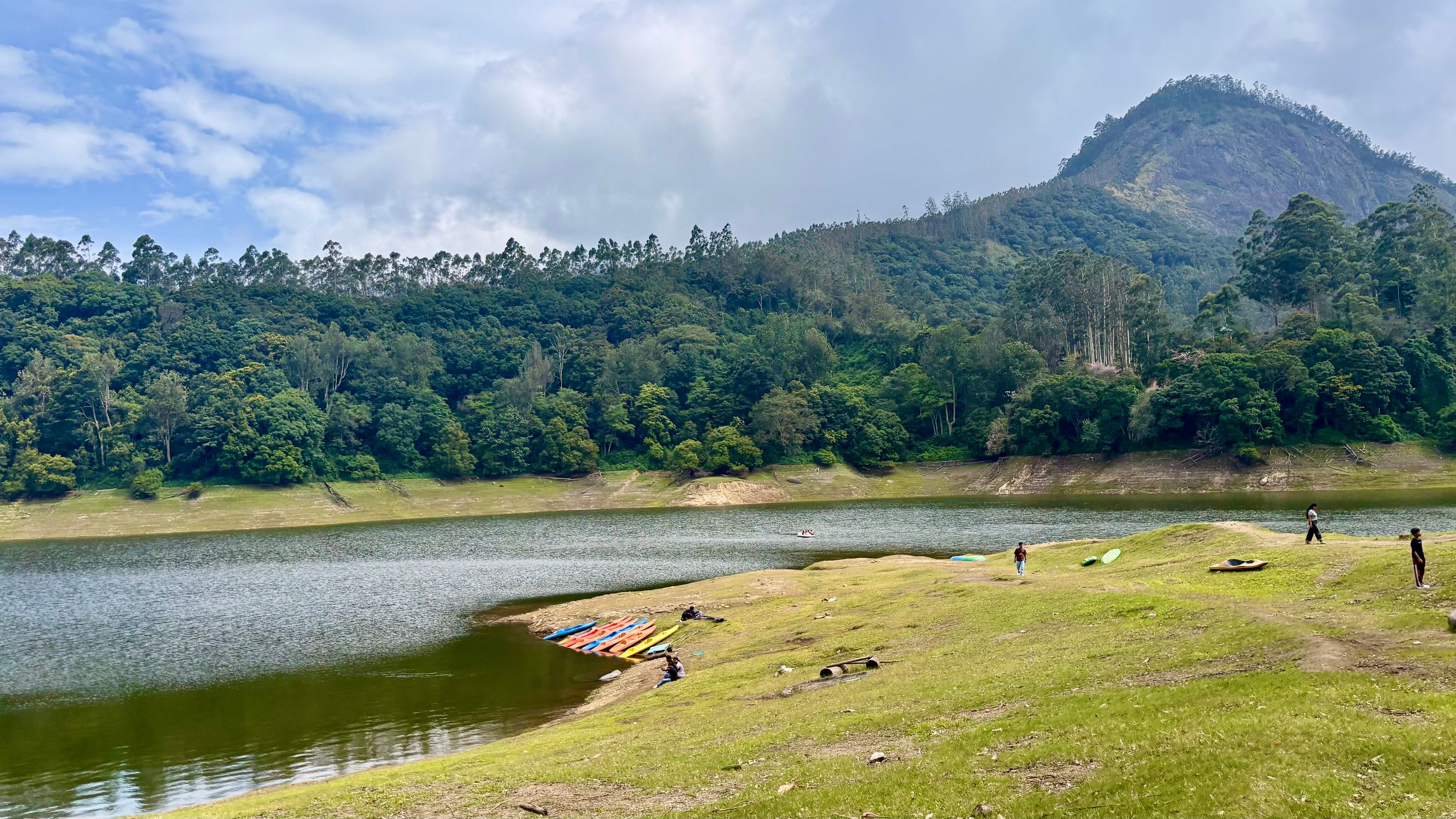 Munnar, Thekkady & Alleppey Houseboat Package (5 Nights / 6 Days) from Salem in Kochi Airport / Ernakulam Railway Station