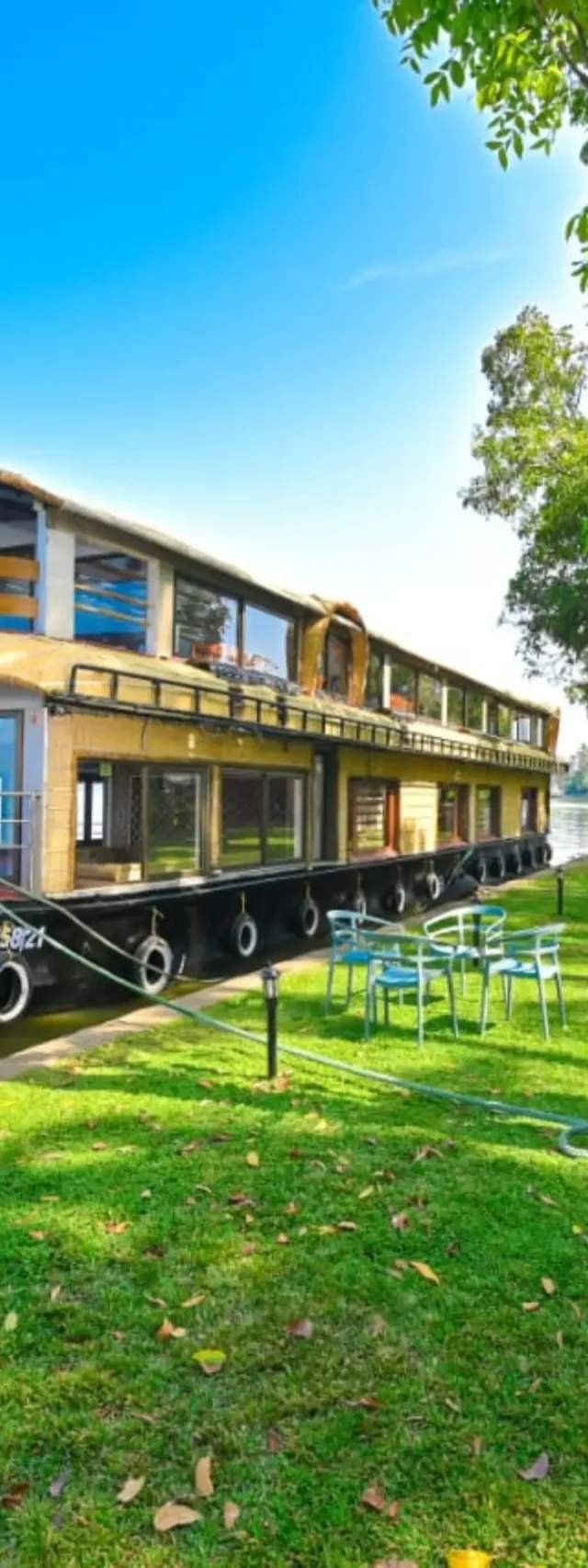 6 Bedroom Ultra Luxury Houseboat in Muhamma