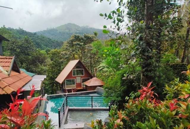 6 Bedroom Pool Villa in Munnar