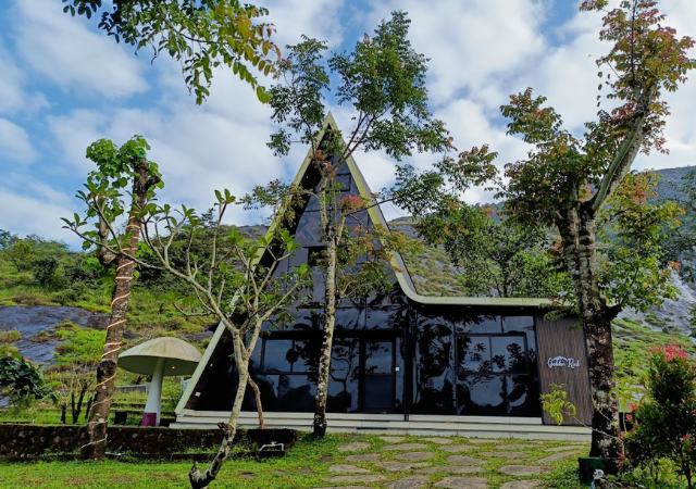 A frame Pool Villa in Mamalakandam