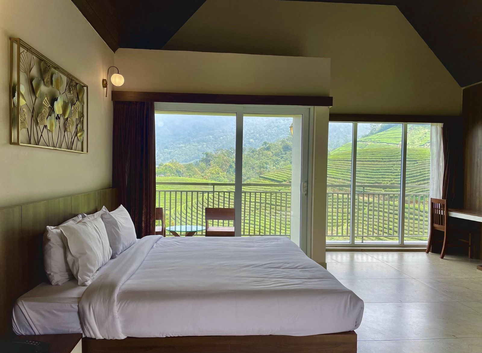 Munnar, Vagamon & Alleppey Houseboat Package (5 Nights / 6 Days) from Salem in Kochi Airport / Ernakulam Railway Station
